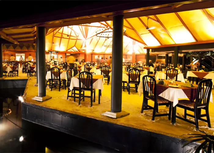 Adaaran Select Hudhuranfushi — dining (photo 5 of 8)