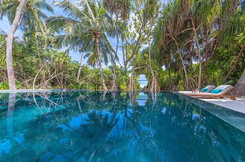 Anantara Kihavah Villas — pool (photo 6 of 8)