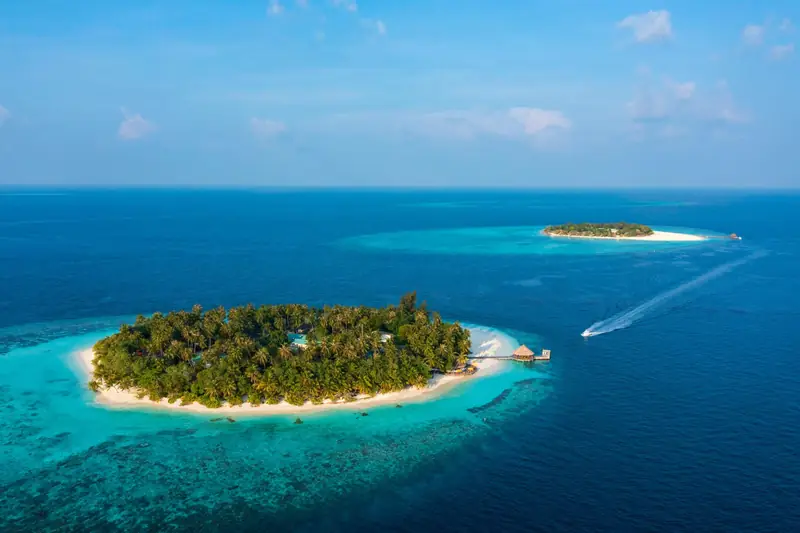 Banyan Tree Vabbinfaru — aerial view (photo 7 of 8)