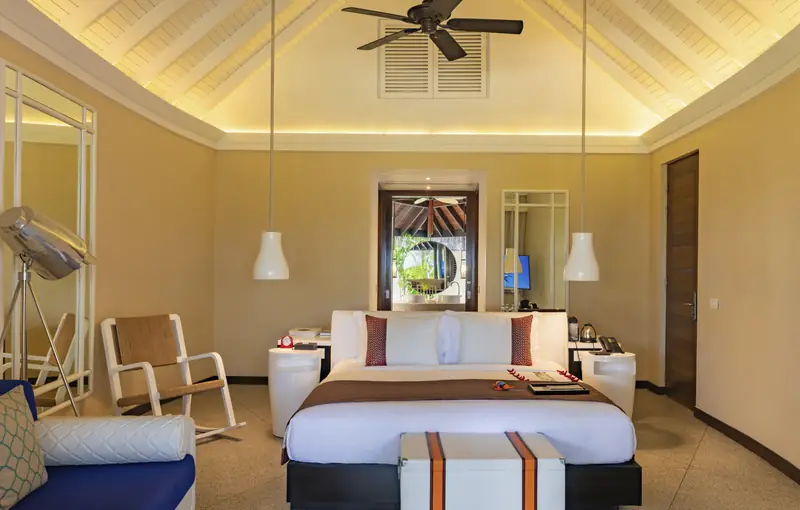 Constance Halaveli Resort — villa interior (photo 3 of 8)