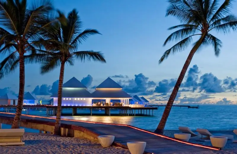 Diamonds Thudufushi Beach & Water Villas — sunset (photo 6 of 8)