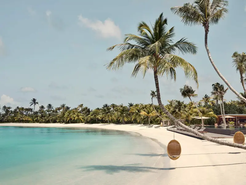 Patina Maldives, Fari Islands — beach (photo 7 of 8)