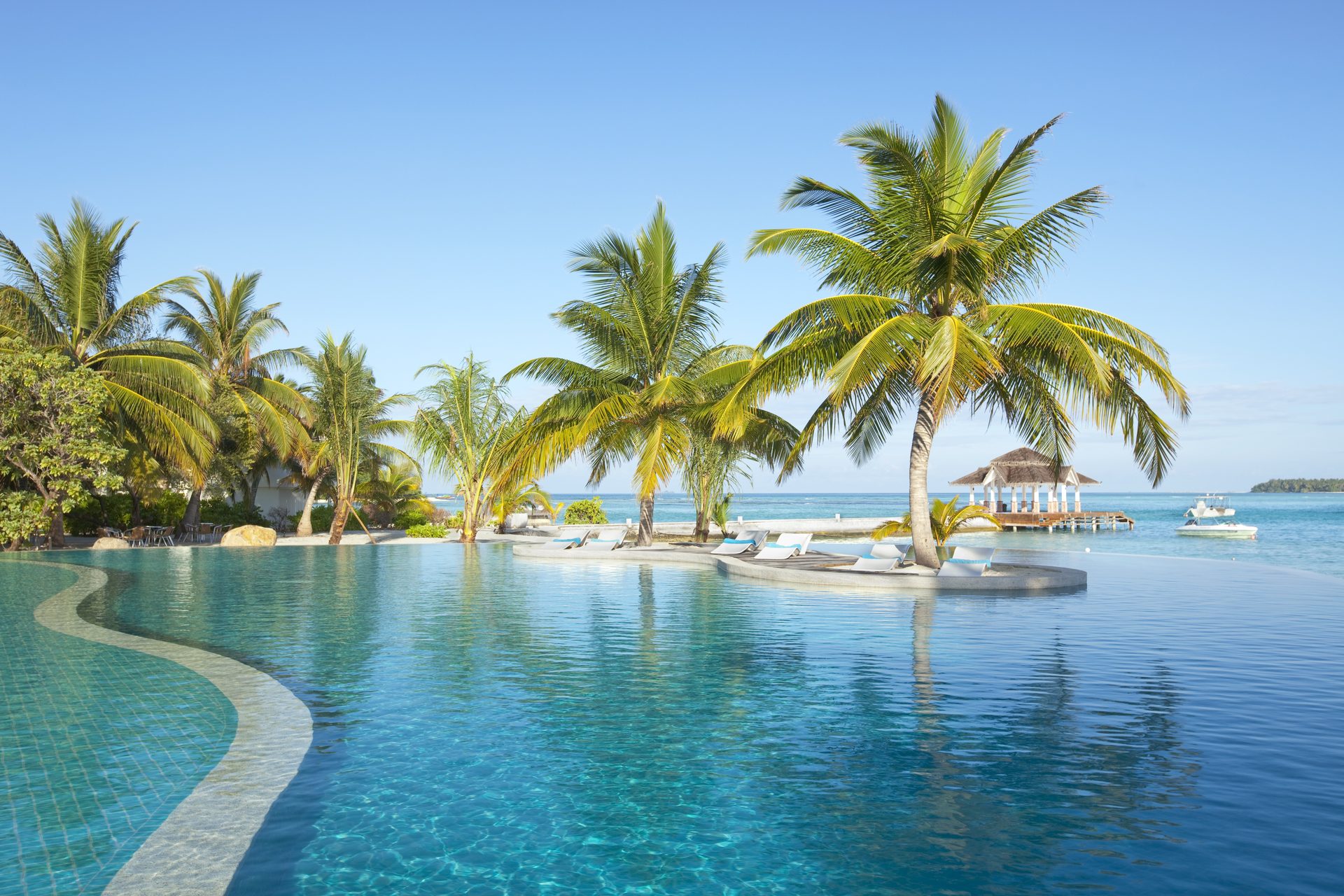 Holiday Inn Resort Kandooma — official resort photo